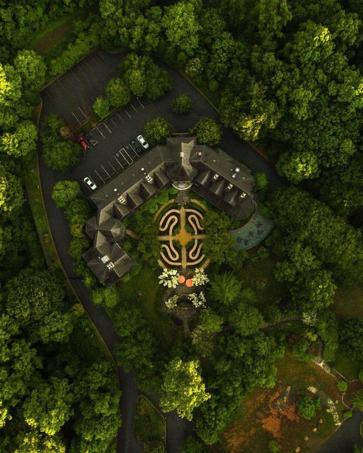 Om Sanctuary Holistic Retreat Hotell Asheville Exteriör bild