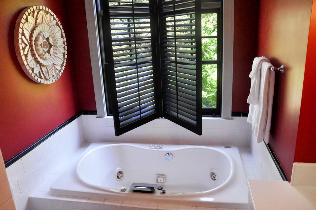 Om Sanctuary Holistic Retreat Hotell Asheville Exteriör bild