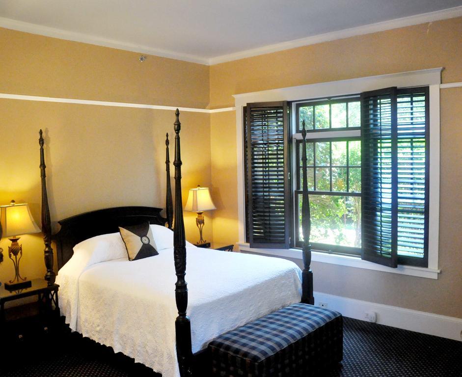 Om Sanctuary Holistic Retreat Hotell Asheville Exteriör bild