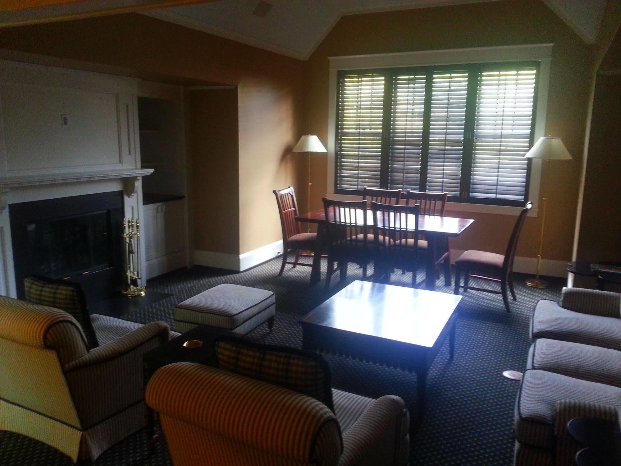 Om Sanctuary Holistic Retreat Hotell Asheville Exteriör bild