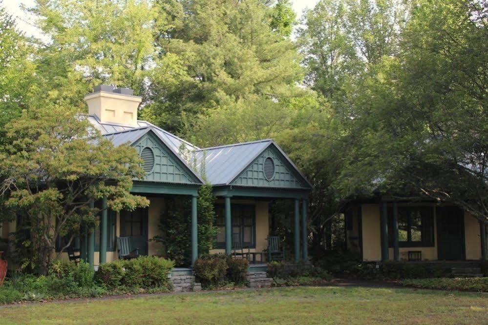 Om Sanctuary Holistic Retreat Hotell Asheville Exteriör bild