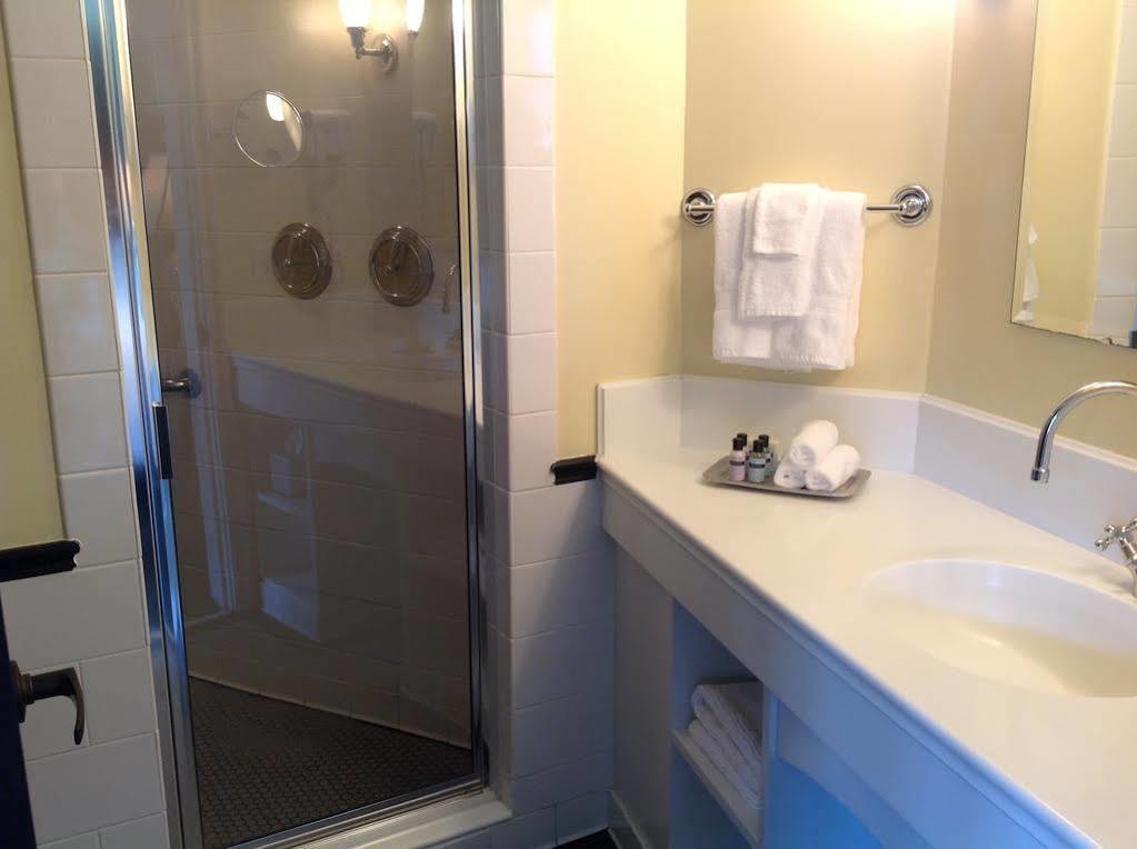Om Sanctuary Holistic Retreat Hotell Asheville Exteriör bild